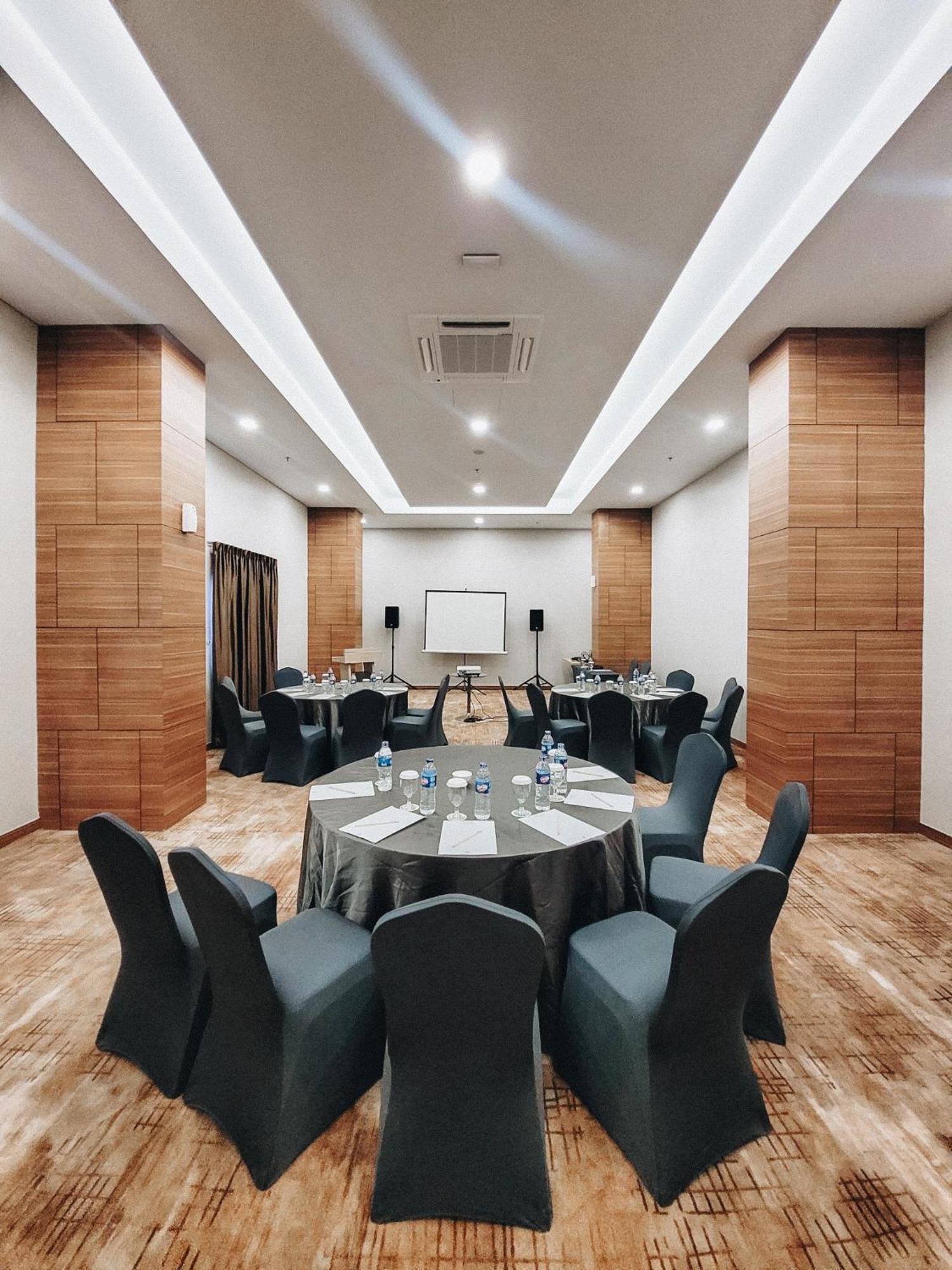 Aston Nagoya City Hotel Экстерьер фото